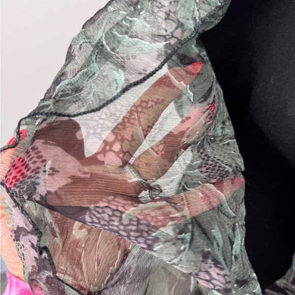 Sheer Black and Green Short Scarf - Picture 4 of 4